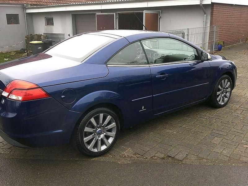 Gebraucht Ford Focus Cabriolet Titanium 145 PS (106 kW) 2008 Cataniablau met. Cabrio