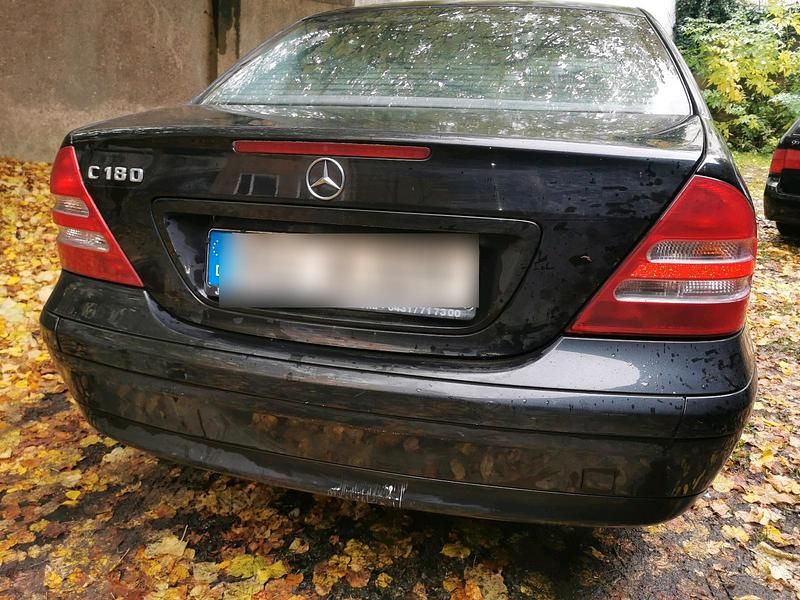 Schwarz Gebraucht 2000 Mercedes C180 Limousine | 1.200 € (Guter Preis) - Bild 1/4