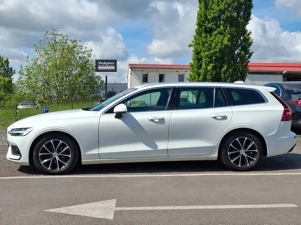 Gebraucht Volvo V60 Pro 150 PS (110 kW) 2021 Weiß Kombi