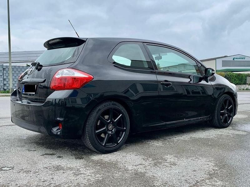 Schwarz Gebraucht 2012 Toyota Auris Limousine | 4.990 € (Guter Preis) - Bild 1/4