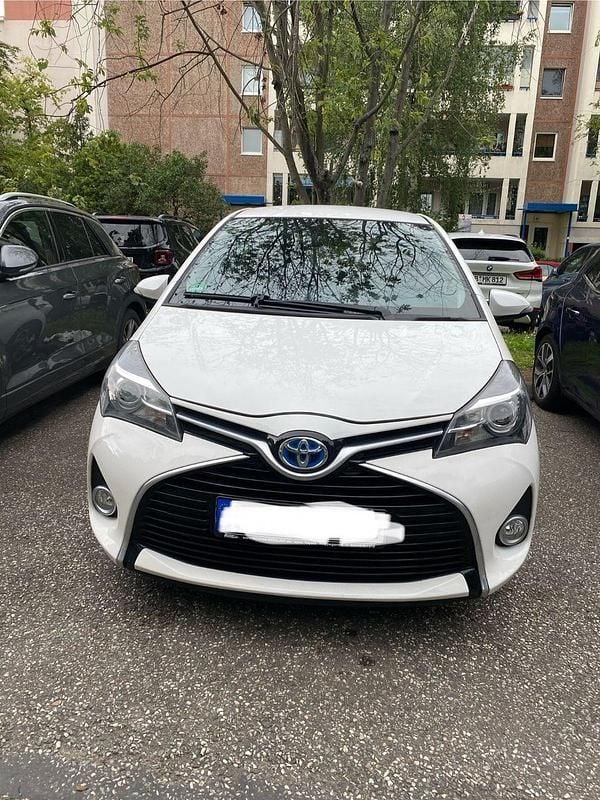 Weiß Gebraucht 2014 Toyota Yaris Hybrid Comfort Kleinwagen | 10.000 € (Fairer Preis) - Bild 1/4