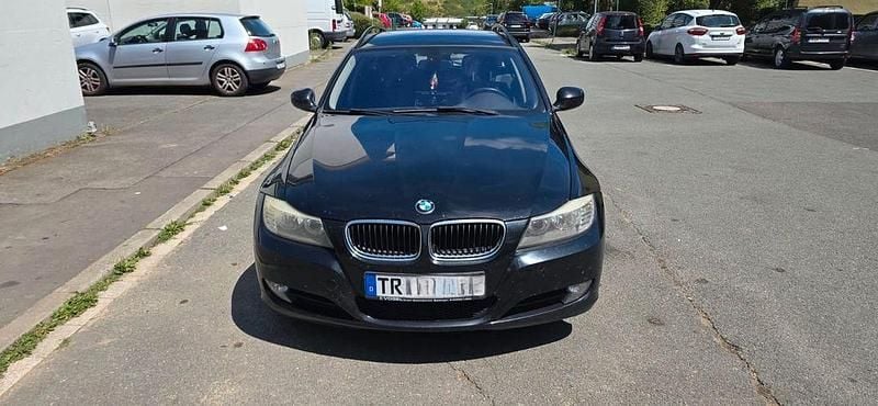 Schwarz Gebraucht 2009 BMW 318 Kombi | 3.200 € (Guter Preis) - Bild 1/4