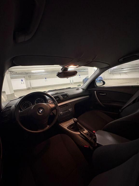 Gebraucht BMW 116 122 PS (89 kW) 2009 Grau Kleinwagen