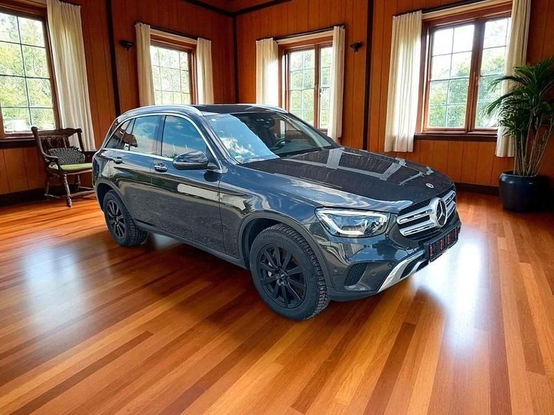 Grau Gebraucht 2022 Mercedes GLC300e Business SUV | 25.900 € (Fairer Preis) - Bild 1/4