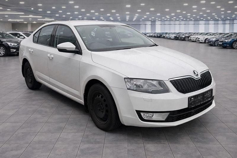 Weiß Gebraucht 2015 Skoda Octavia Ambition Limousine | 5.700 € (Superpreis) - Bild 1/4