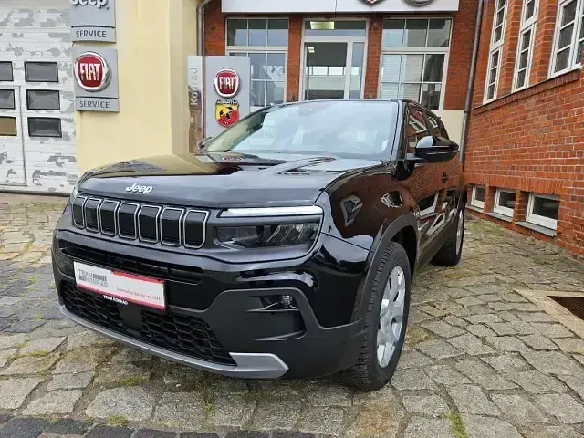 Neu Jeep Avenger Altitude 101 PS (74 kW) 2025 Schwarz SUV