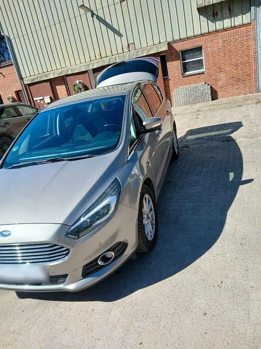 Gebraucht Ford S-MAX S 179 PS (131 kW) 2017 Silber Van / Kleinbus