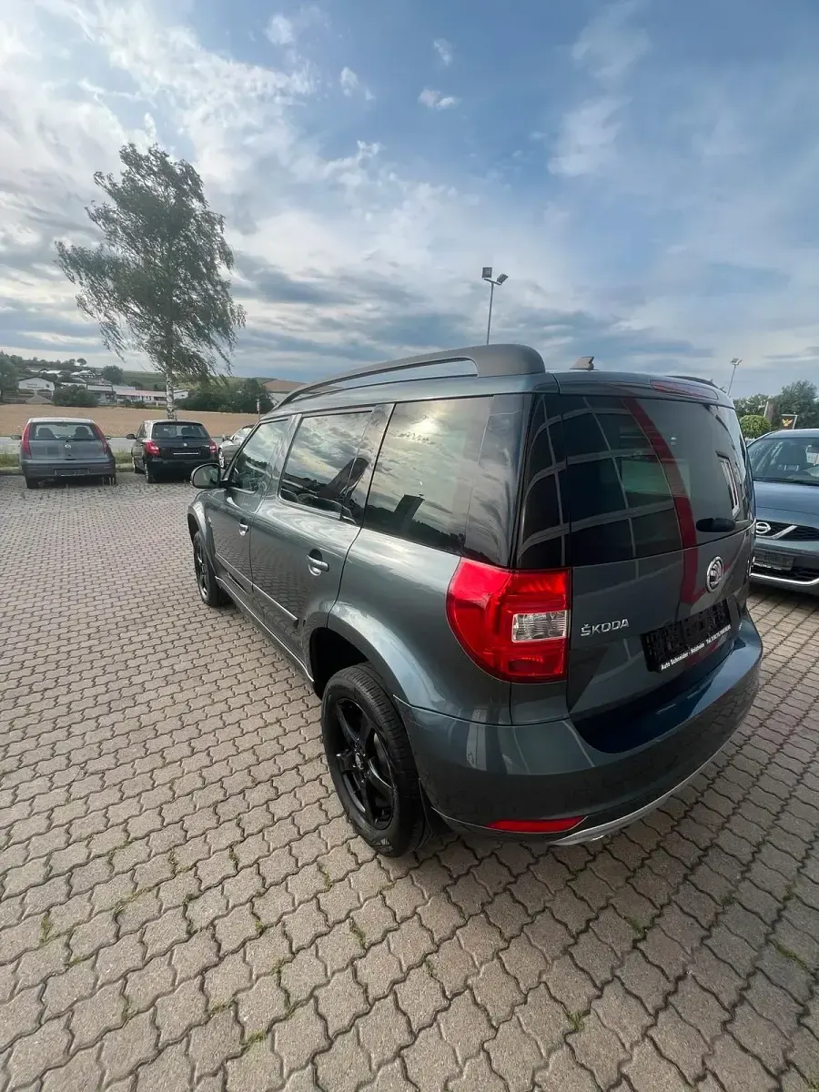 Gebraucht Skoda Yeti 150 PS (110 kW) 2016 Grau SUV