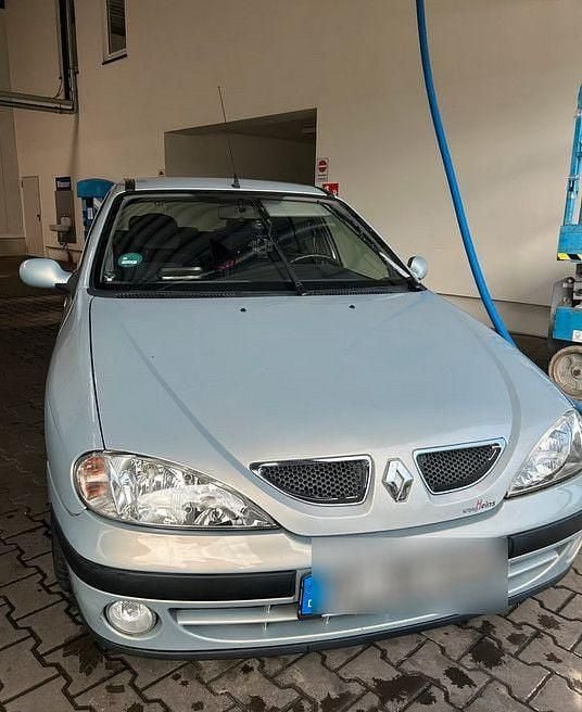 Silber Gebraucht 2001 Renault Mégane Dynamique Limousine | 1.000 € (Guter Preis) - Bild 1/4