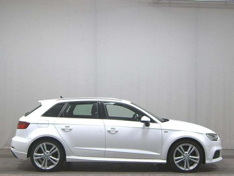 Weiss Gebraucht 2019 Audi A3 Design Limousine | 16.980 € (Guter Preis) - Bild 1/4