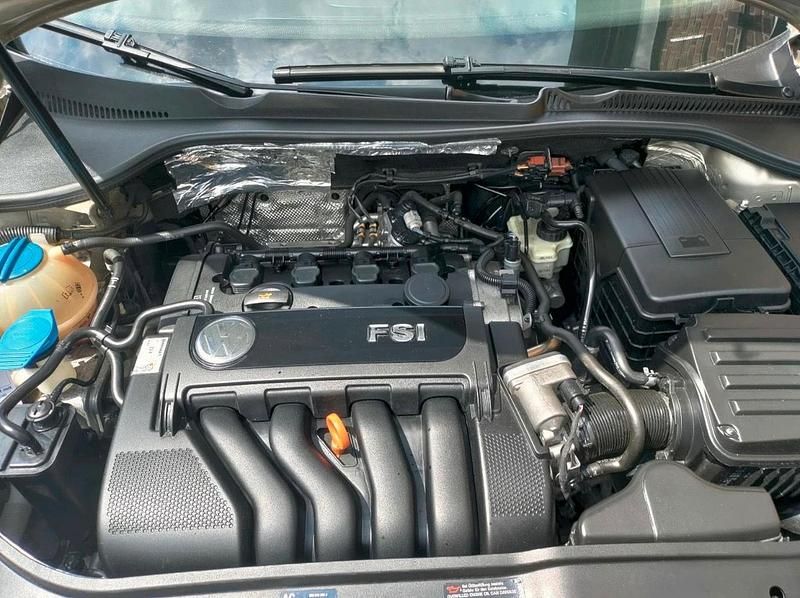 Second-hand VW Jetta 150 CP (110 kW) 2006 Auriu Berlinǎ