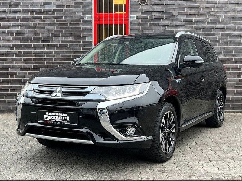 Schwarz Gebraucht 2017 Mitsubishi Outlander P-HEV Top SUV | 19.950 € (Fairer Preis) - Bild 1/4