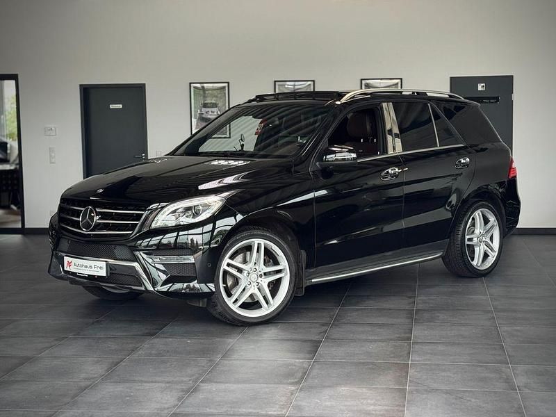Obsidianschwarz Gebraucht 2013 Mercedes ML350 AMG Edition 1 SUV | 31.780 € (Teuer) - Bild 1/4