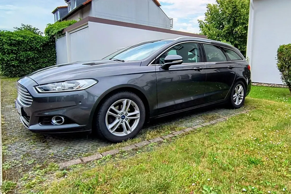 Gebraucht Ford Mondeo Titanium 179 PS (131 kW) 2016 Grau Kombi