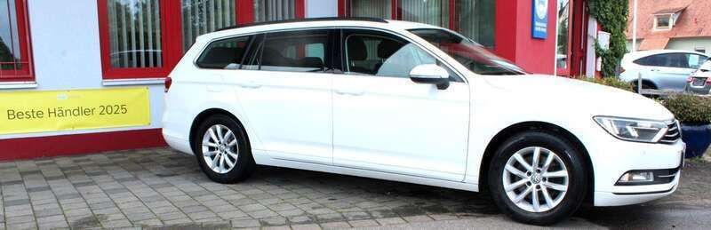 Pure white Gebraucht 2017 VW Passat Comfortline Kombi | 11.900 € (Guter Preis) - Bild 1/4