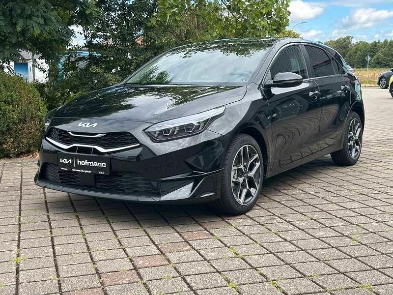 Neu Kia Ceed Style 140 PS (102 kW) 2026 Zilinaschwarz Kleinwagen
