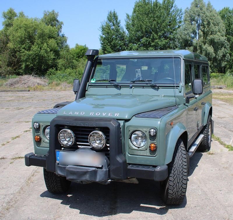 Grün Gebraucht 2013 Land Rover Defender SUV | 42.500 € - Bild 1/4
