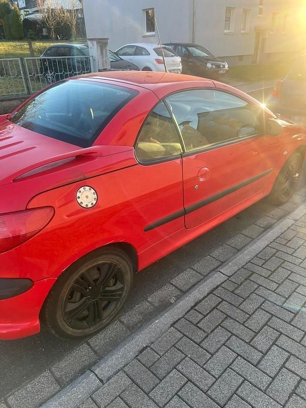 Gebraucht Peugeot 206 CC 109 PS (80 kW) 2002 Rot Cabrio
