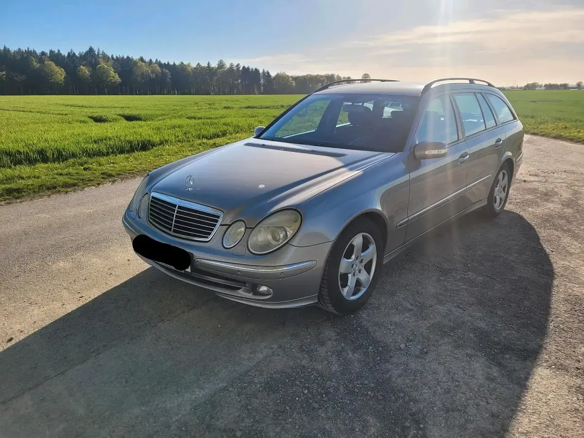 Usado Mercedes E220 150 CV (110 kW) 2006 Gris Familiar
