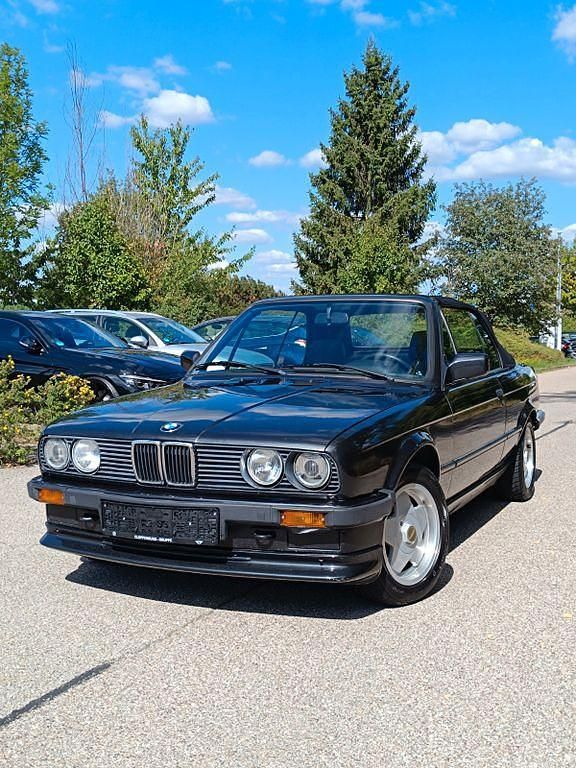 Schwarz Gebraucht 1990 BMW 320 Cabriolet Shadowline Cabrio | 14.900 € - Bild 1/4