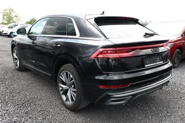 Gebraucht Audi Q8 S-Line 286 PS (210 kW) 2021 Orca schwarz metallic orca schwarz metallic SUV