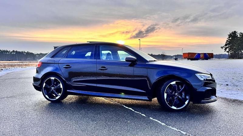 Schwarz Gebraucht 2018 Audi RS3 Sportback Kleinwagen | 49.000 € (Fairer Preis) - Bild 1/4