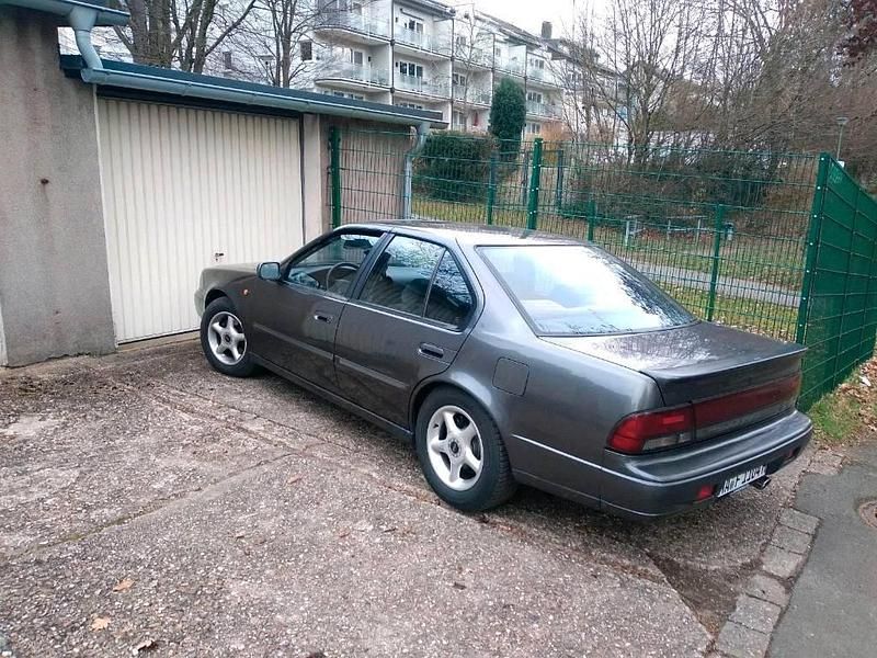Gebraucht Nissan Maxima 170 PS (125 kW) 1992 Grau Limousine