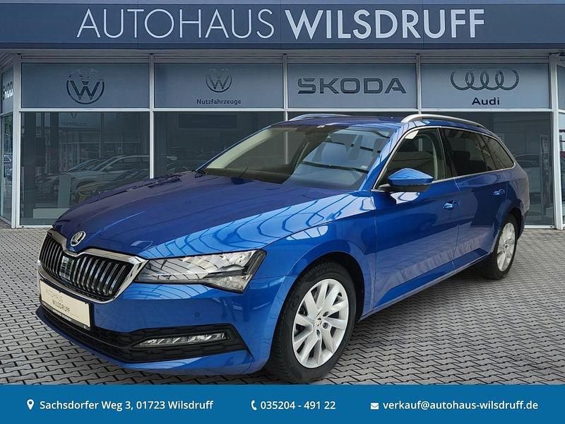 Grau Gebraucht 2024 Skoda Superb Ambition Kombi | 29.780 € (Etwas zu teuer) - Bild 1/4
