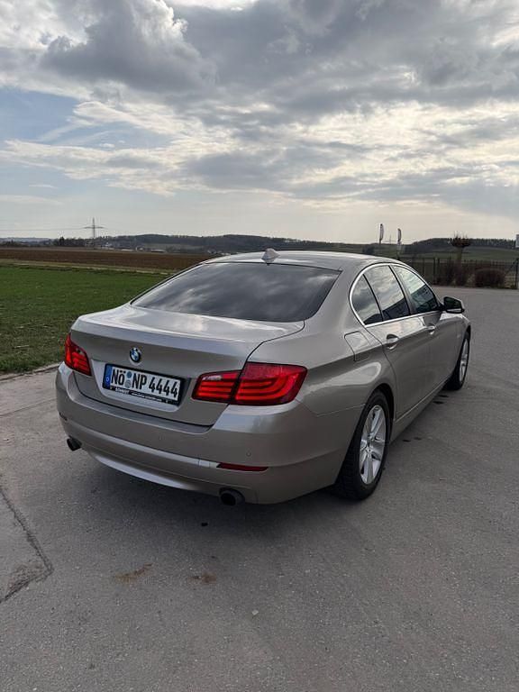 Second-hand BMW 535 306 CP (225 kW) 2011 Andere farben Berlinǎ
