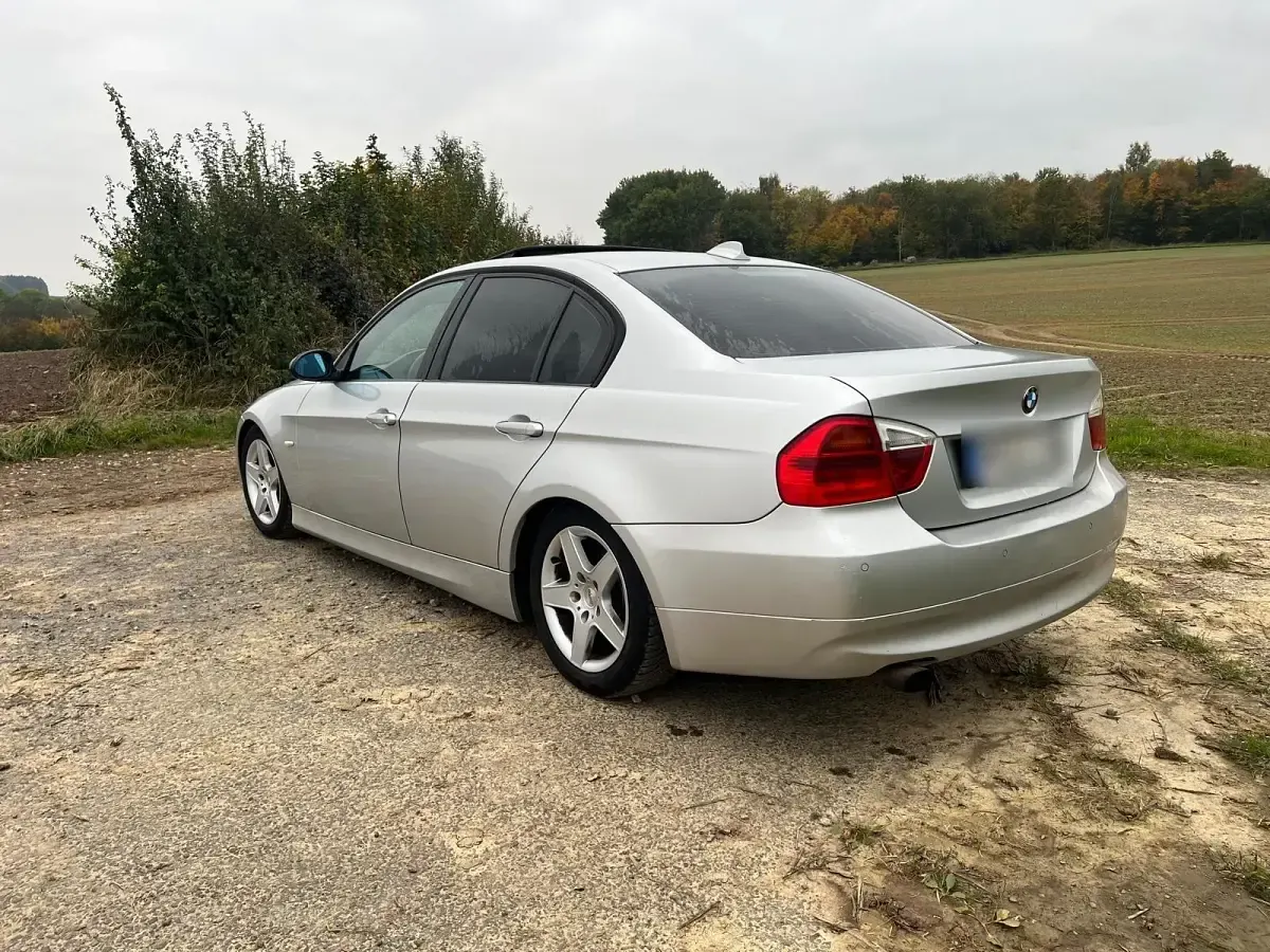Gebraucht BMW 318 129 PS (94 kW) 2007 Silber Limousine