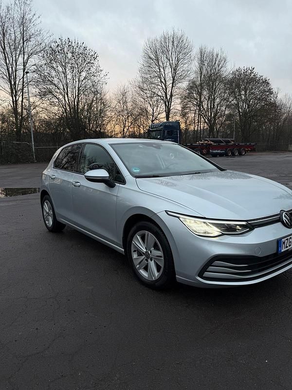 Gebraucht VW Golf 116 PS (85 kW) 2023 Grau Limousine
