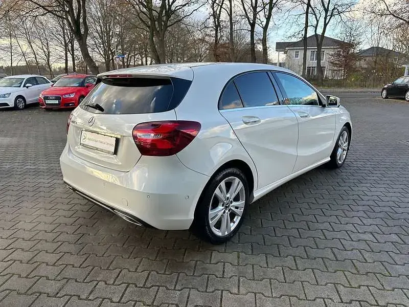 Gebraucht Mercedes A220 Urban 177 PS (130 kW) 2017 Weiß Kleinwagen