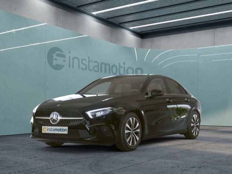 Schwarz Gebraucht 2023 Mercedes A250 Style Limousine | 28.885 € (Fairer Preis) - Bild 1/3
