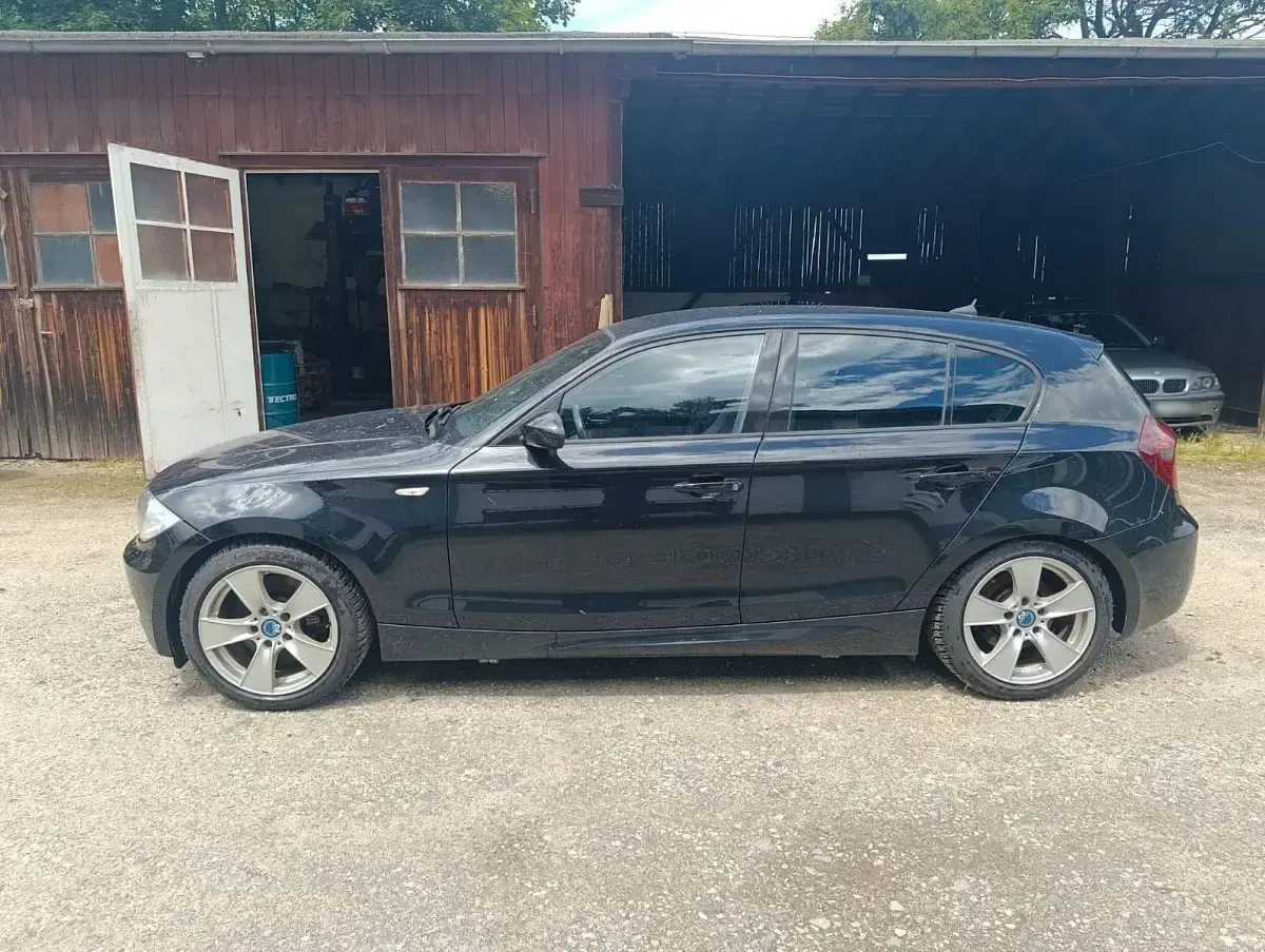 Gebraucht BMW 123 Sport Line 204 PS (150 kW) 2008 Schwarz Kleinwagen