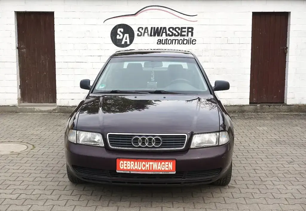 Używany Audi A4 101 KM (74 kW) 1995 Purpurowy Sedan/Limuzyna