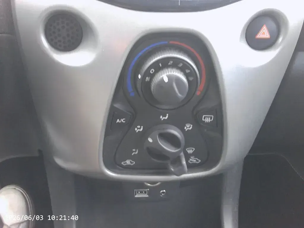 Gebraucht Toyota Aygo X-play 69 PS (50 kW) 2015 Grau Kleinwagen
