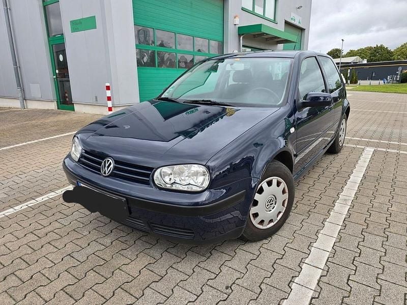 Blau Gebraucht 2002 VW Golf Basis Limousine | 1.699 € (Guter Preis) - Bild 1/4