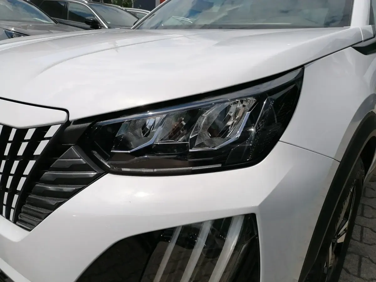 Gebraucht Peugeot 2008 Allure 131 PS (96 kW) 2024 Okenit weiß SUV