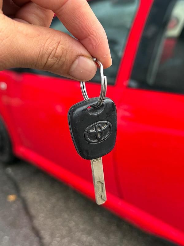 Rot Gebraucht 2007 Toyota Aygo Kleinwagen | 2.700 € (Fairer Preis) - Bild 1/4