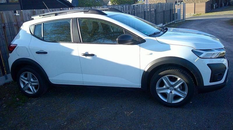 Gebraucht Dacia Sandero Essentiel 91 PS (66 kW) 2025 Weiß Limousine