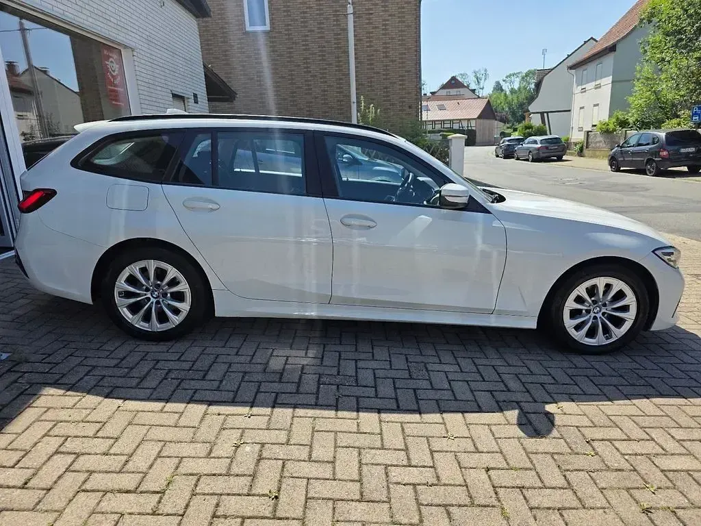 Gebraucht BMW 320 Advantage 190 PS (139 kW) 2021 Weiß Kombi