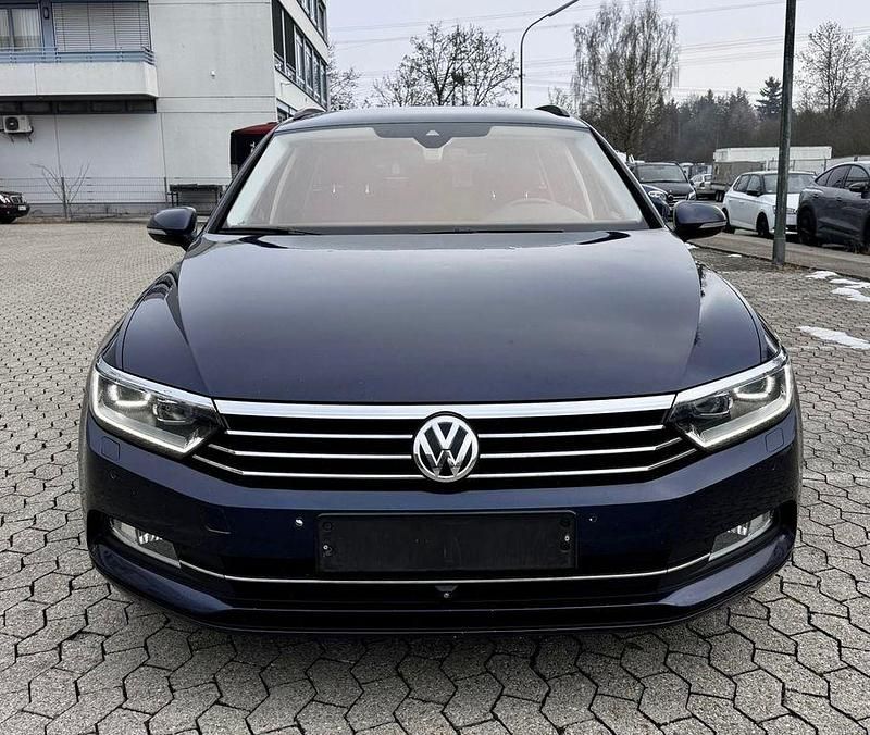 Gebraucht VW Passat Highline 120 PS (88 kW) 2015 Blau Limousine