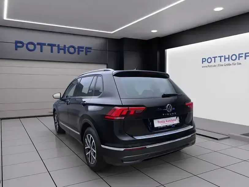 Gebraucht VW Tiguan Life 150 PS (110 kW) 2022 Schwarz SUV