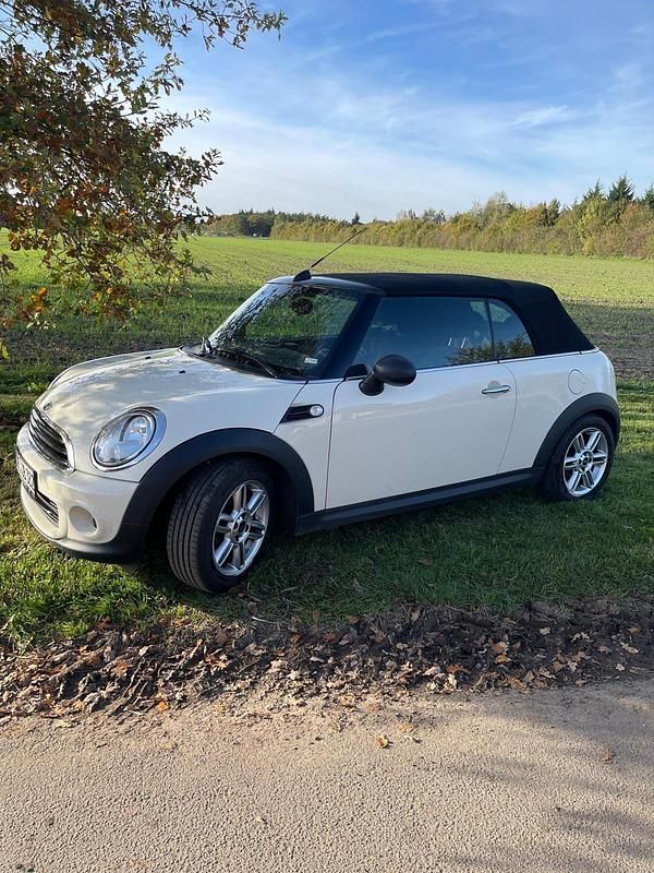 Weiß Gebraucht 2015 Mini Cooper Cabriolet Cabrio | 8.850 € (Guter Preis) - Bild 1/4