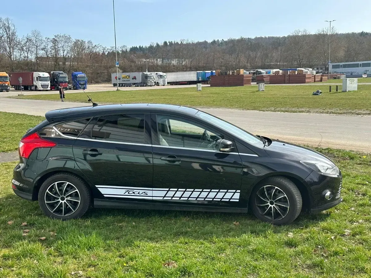 Gebraucht Ford Focus 125 PS (91 kW) 2014 Schwarz Coupé