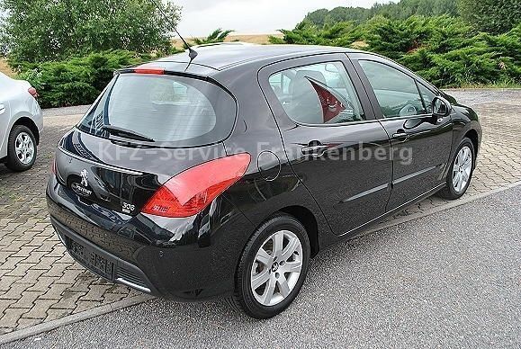 Gebraucht Peugeot 308 Active 112 PS (82 kW) 2011 Schwarz metallic Limousine