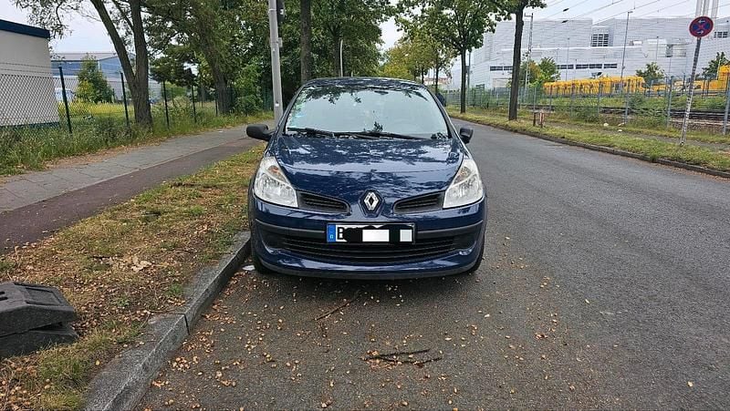 Blau Gebraucht 2006 Renault Clio II Kleinwagen | 550 € (Guter Preis) - Bild 1/4