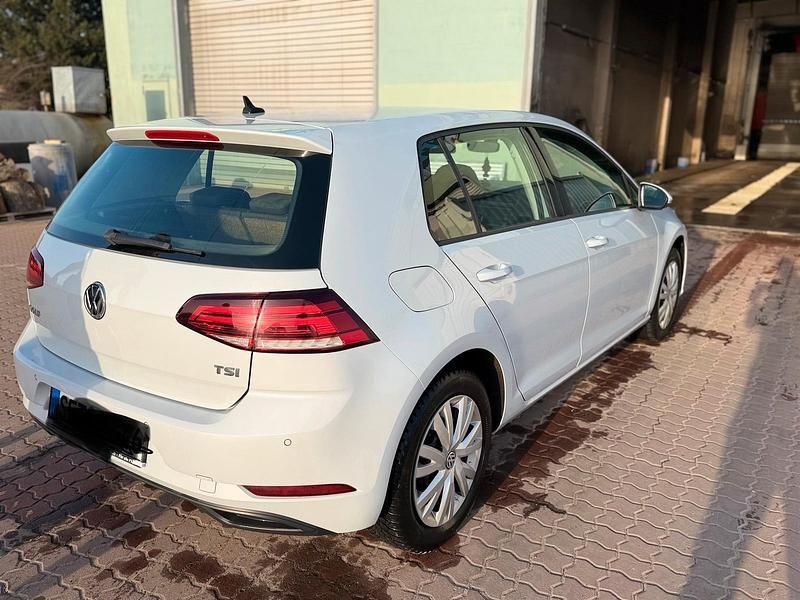 Gebraucht VW Golf VII 110 PS (80 kW) 2017 Weiß Kleinwagen