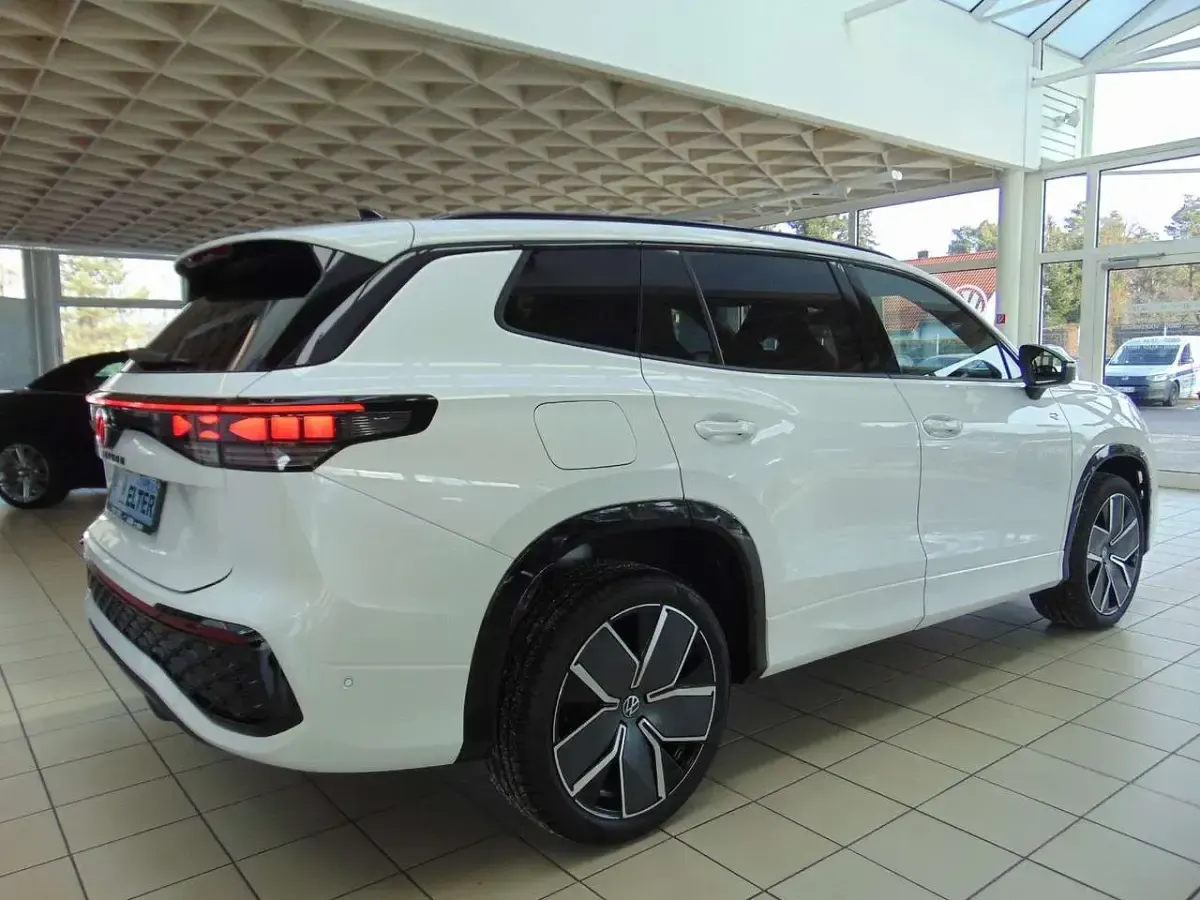 Gebraucht VW Tayron Style 193 PS (141 kW) 2025 Oryxweiß perlmutteffekt SUV