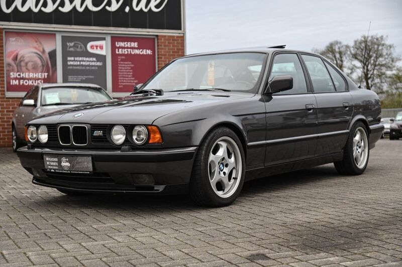 Grau Gebraucht 1989 BMW M5 Performance Limousine | 36.990 € - Bild 1/4
